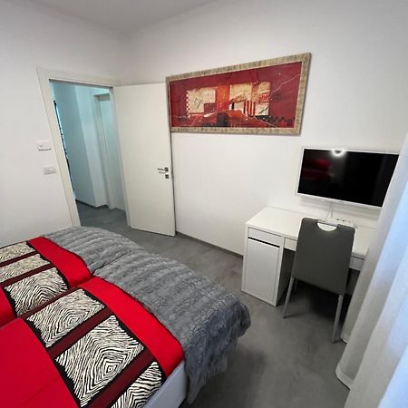B&B Alessandro Private Room & Bathroom In Shared Apartment Arco Extérieur photo