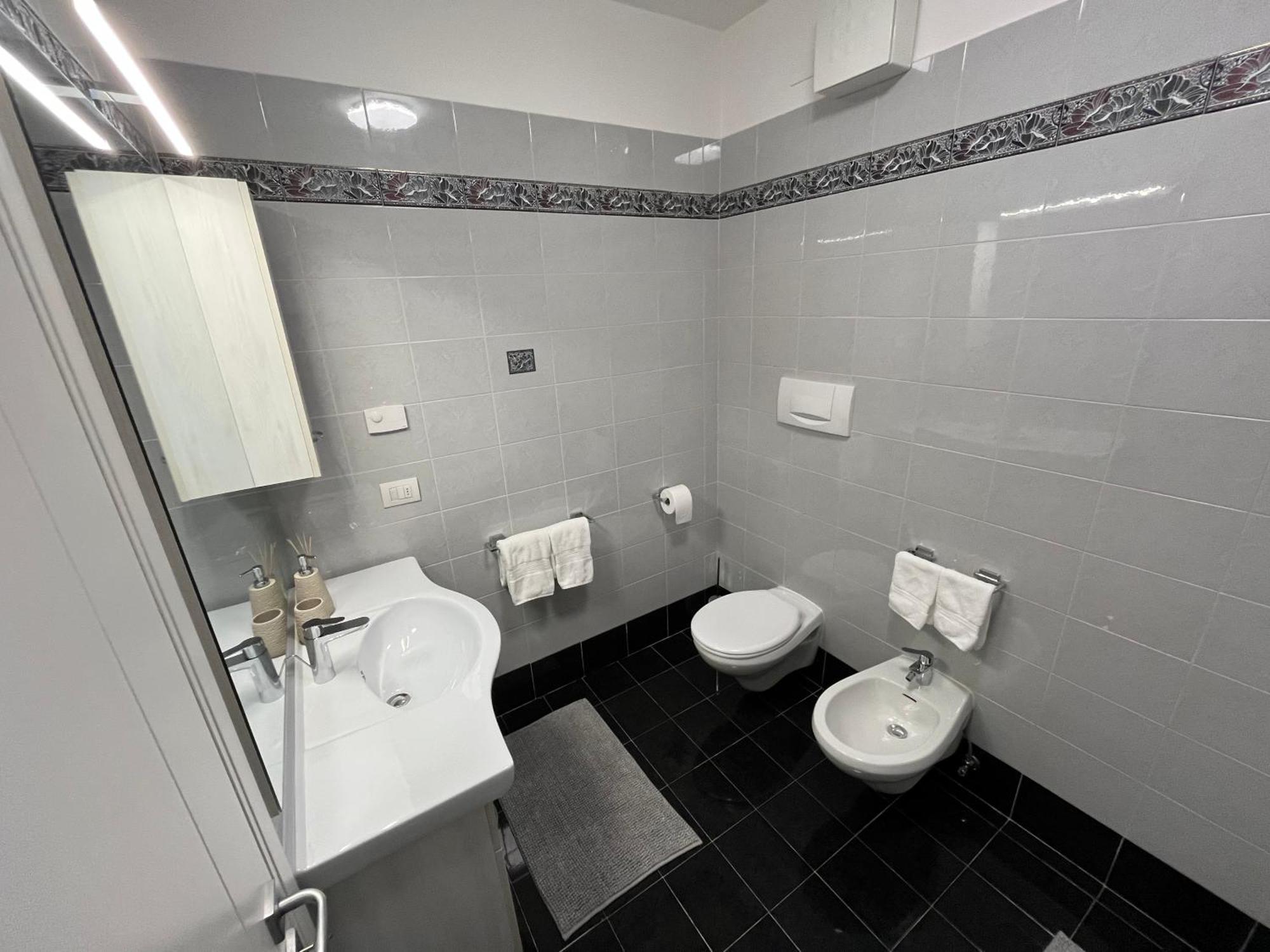 B&B Alessandro Private Room & Bathroom In Shared Apartment Arco Extérieur photo